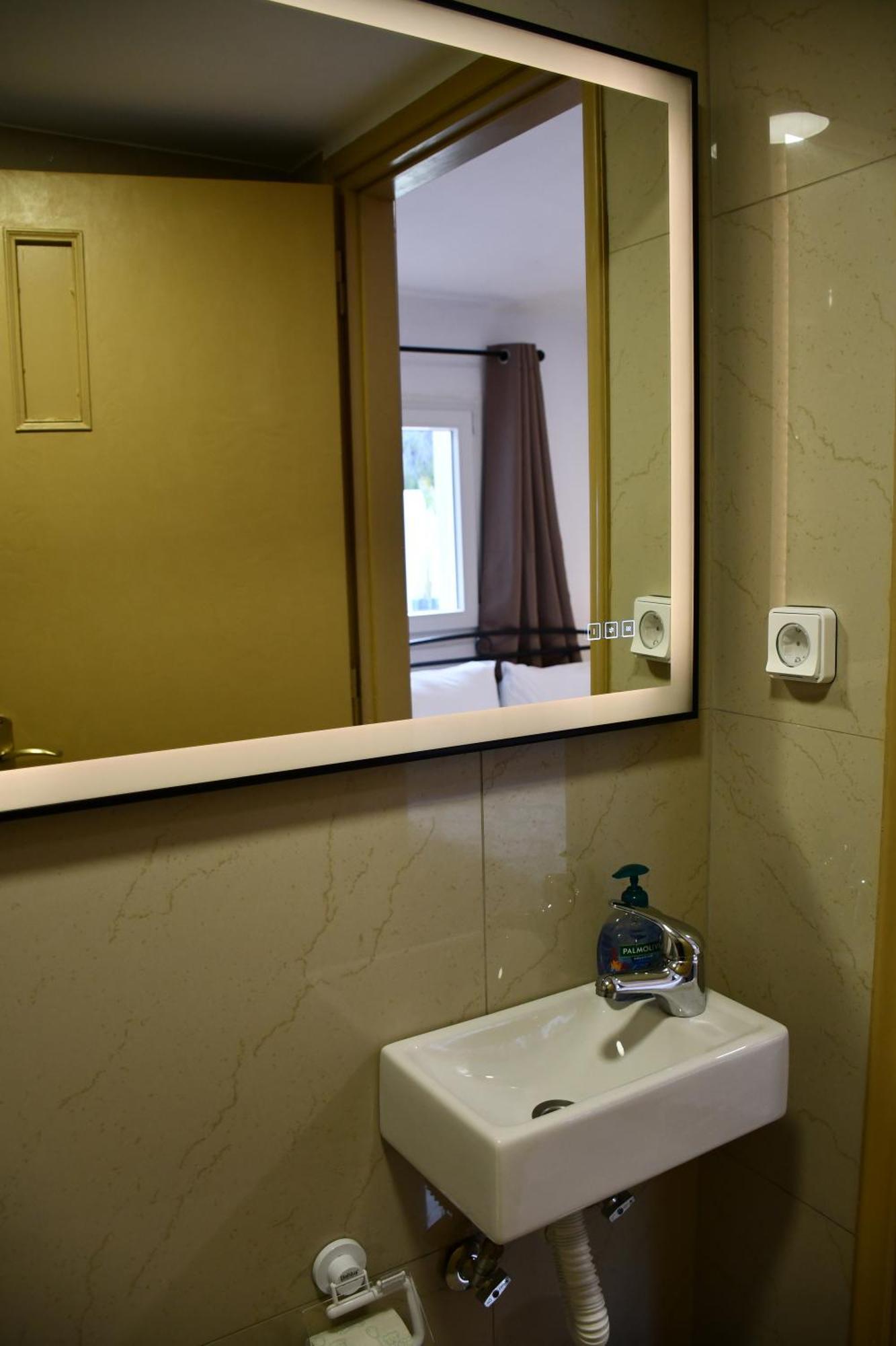Johnson House Apartman Rafína Kültér fotó